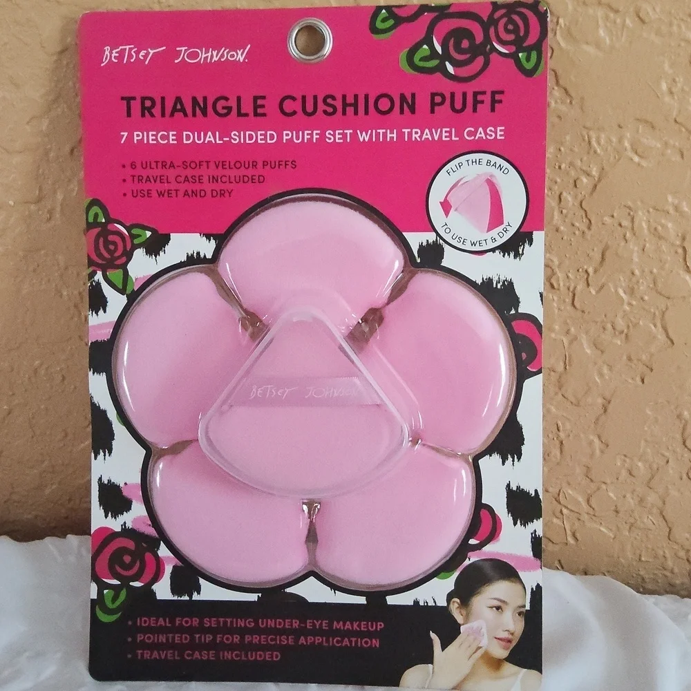 NWT 7PC PINK TRIANGLE CUSHION PUFFS
